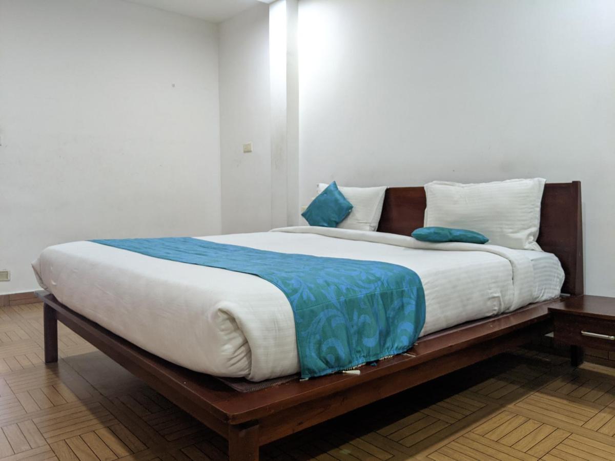 Malabar Plaza Inn Kochi Exterior photo