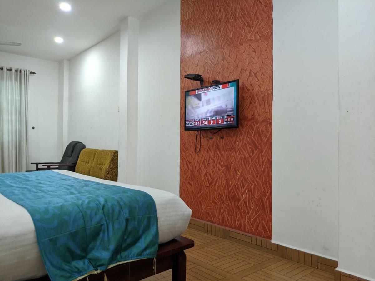 Malabar Plaza Inn Kochi Exterior photo